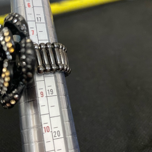 Vintage Black Floral rhinestone & Black Onyx Expandable ring - Size 9+ - Picture 8 of 9